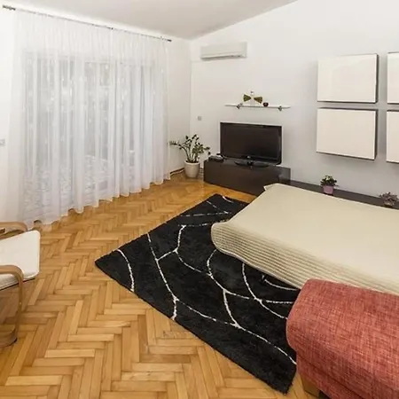 Apartment Fuer 5 Personen Ca 65 Qm In Pula, Istrien Istrische Riviera